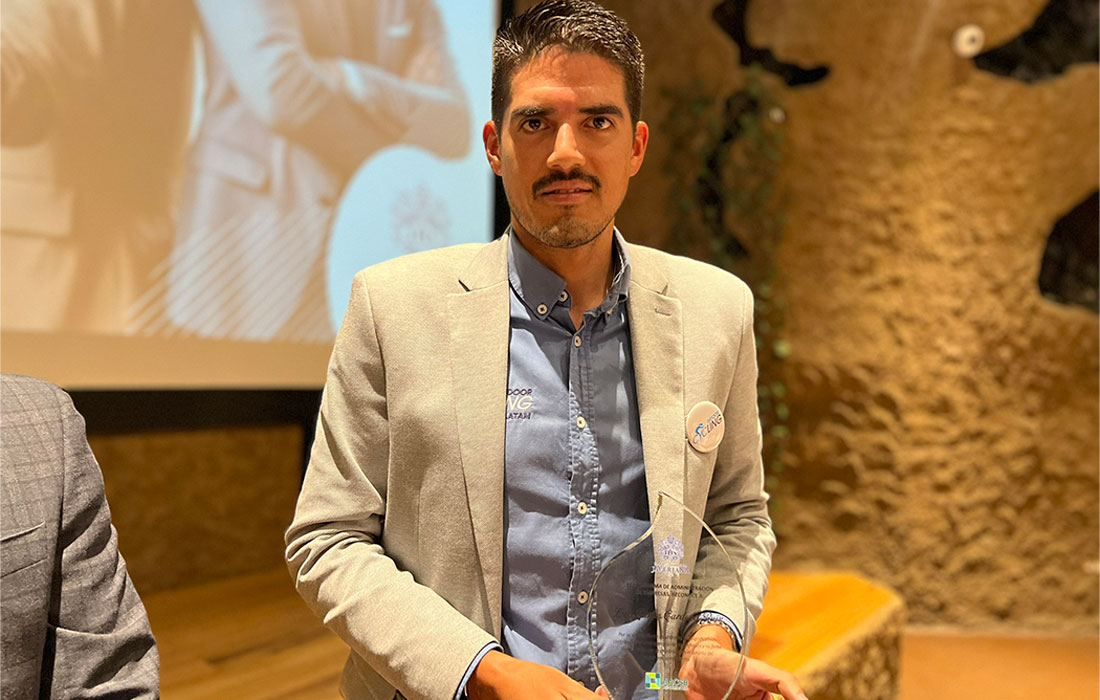 Juan Carlos Cardona Ruiz, egresado del programa en 2014 y fundador de Indoor Cycling Latam, una empresa creadora de un ecosistema único en el que lleva la experiencia de entrenamiento profesional personalizado a todos los niveles, actualmente es una franquicia con tres sedes en Colombia y más de 4000 deportistas impactados en 8 países, tiene alianzas y convenios con grandes empresas nacionales y alianzas estratégicas con marcas representativas del mercado deportivo y ha crecido un 45% en ventas anuales.