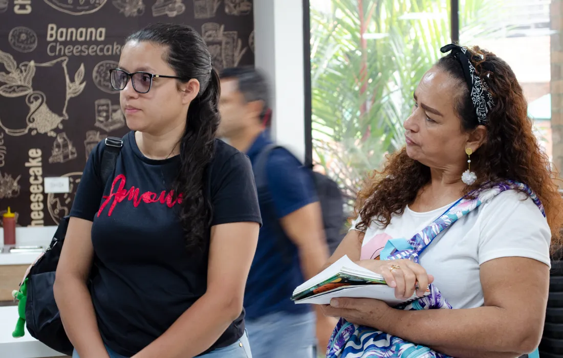 Emprendedoras y lideresas de la Comuna 18 recibieron capacitación en el Laboratorio de Mercadeo y Logística Emprendedoras y lideresas de la Comuna 18 recibieron capacitación en el Laboratorio de Mercadeo y Logística