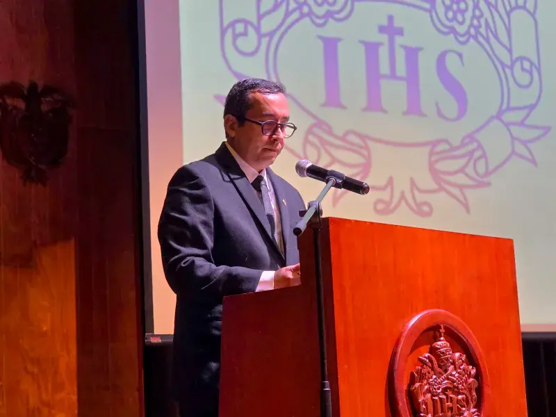 Camilo llega al cargo de vicerrector académico con una estrategia compuesta por tres focos: el liderazgo académico de la vicerrectoría Académica; la proyección y el fortalecimiento de las capacidades académicas; y la organización, tanto de estructura como de procesos, de la gestión académica.