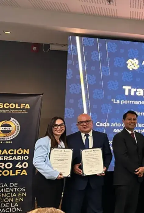 La Javeriana Cali recibe reconocimiento por 27 años de aporte a la Administración 
